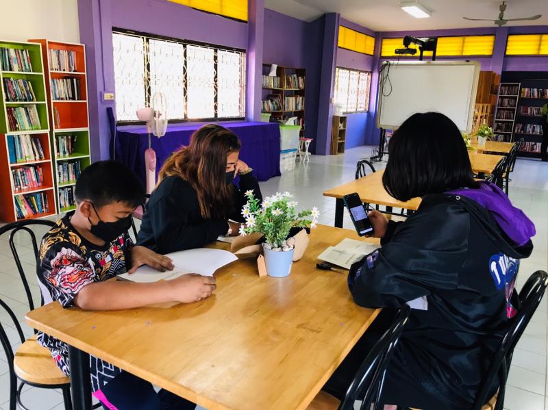 2. รักการอ่านหนังสือต้องห้องสมุดประชาชนอำเภอปางศิลาทอง